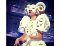 Lady Gaga con Máscara de Leatherdesigns en colaboración con V.O.C